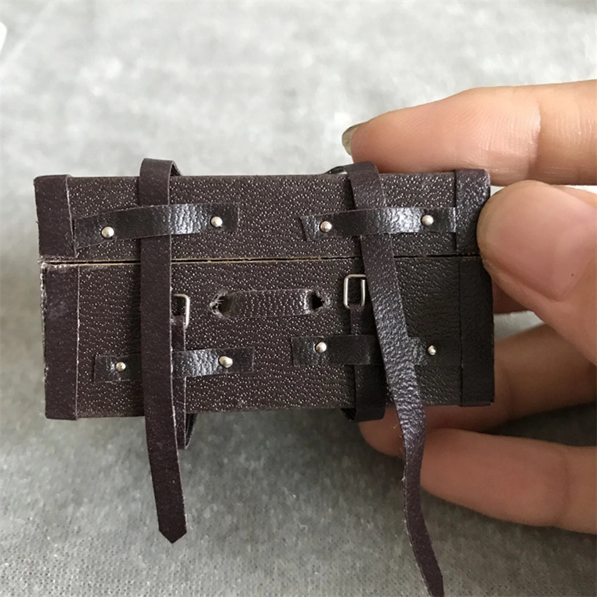 1:12 Vintage Leather Mini Suitcase Dollhouse Decor B921166