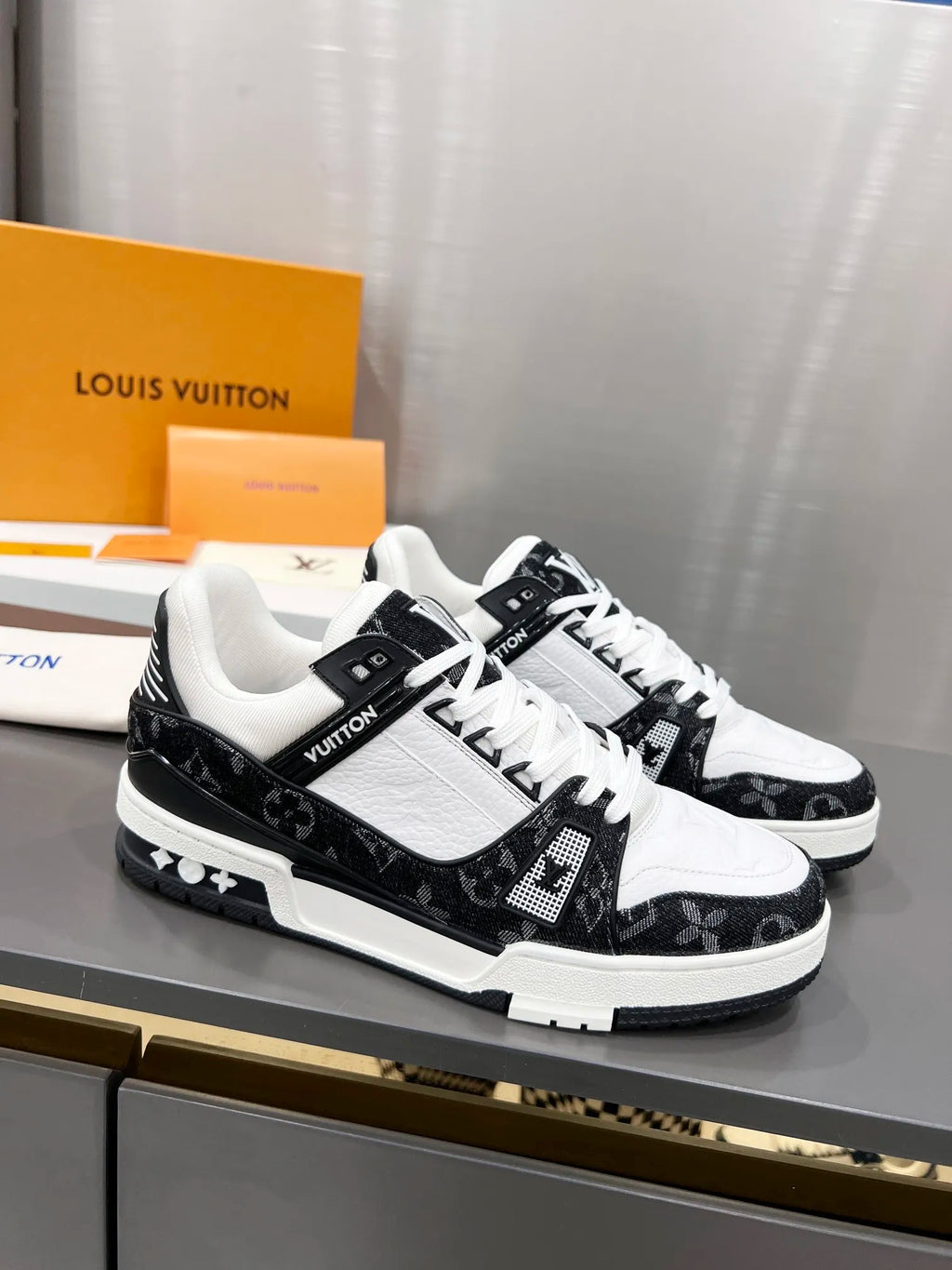 Leather Low Trainers Black Y64143