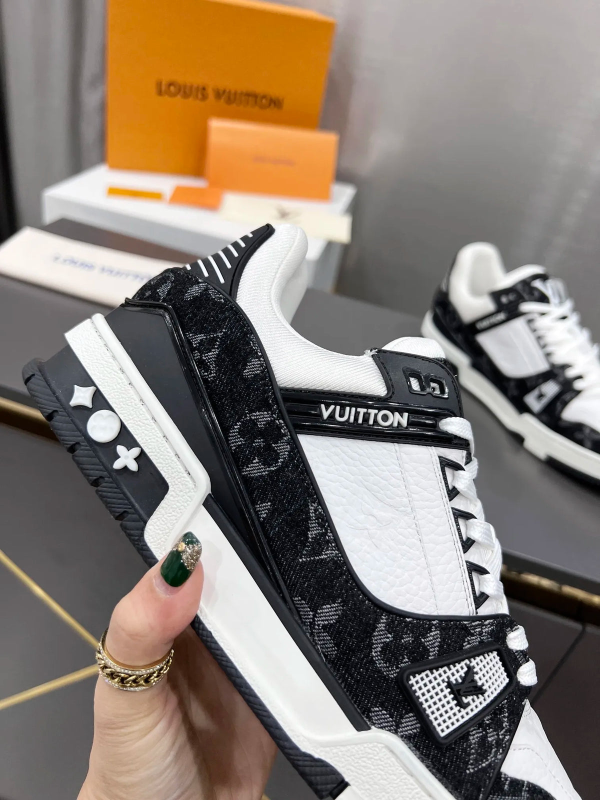Leather Low Trainers Black Y64143