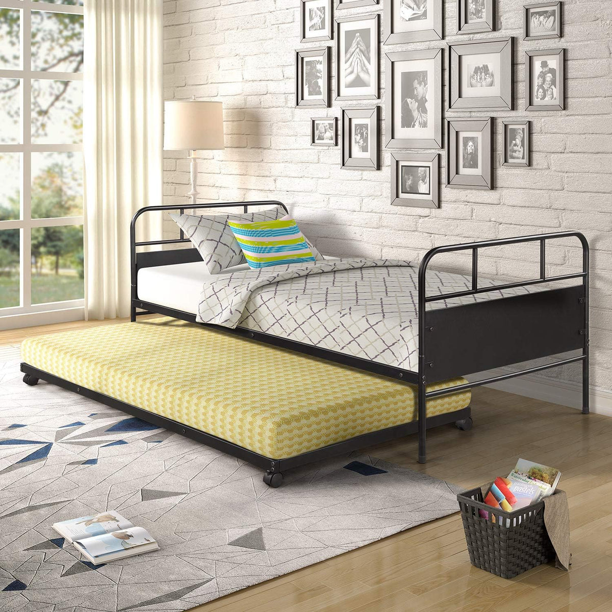 White Twin Size Metal Daybed with Built-in Desk R932156