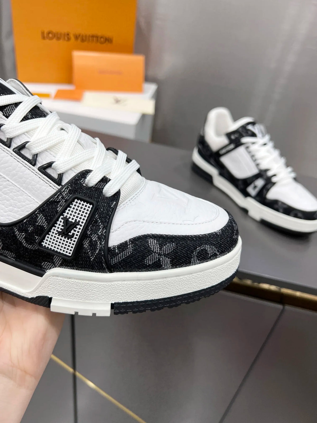 Leather Low Trainers Black Y64143