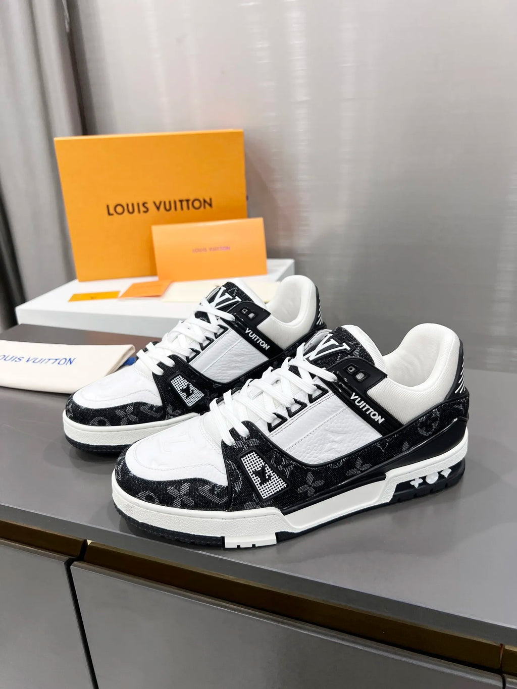 Leather Low Trainers Black Y64143