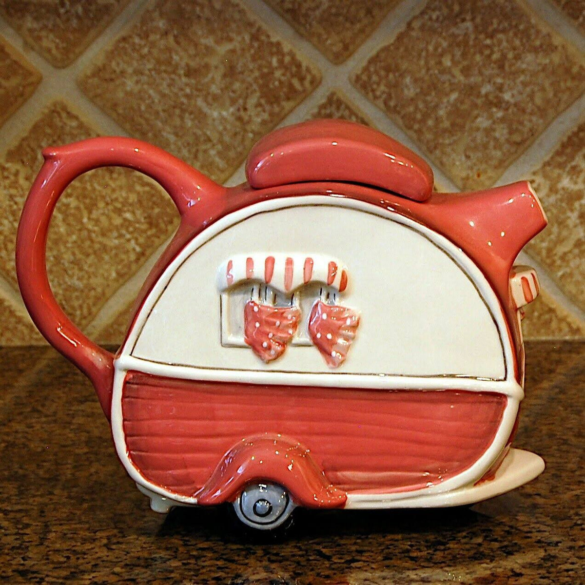 Pink Teapot U17573