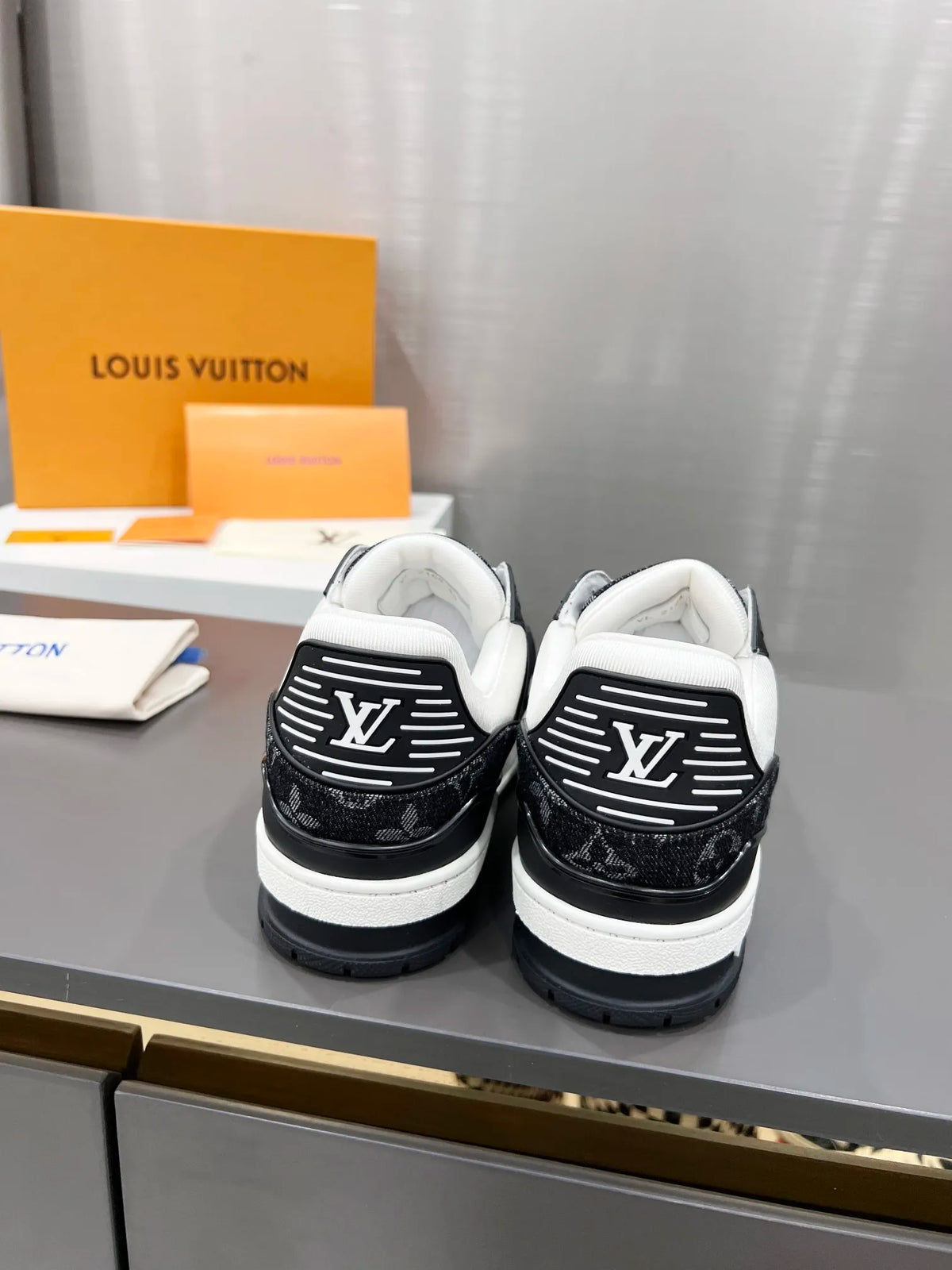 Leather Low Trainers Black Y64143