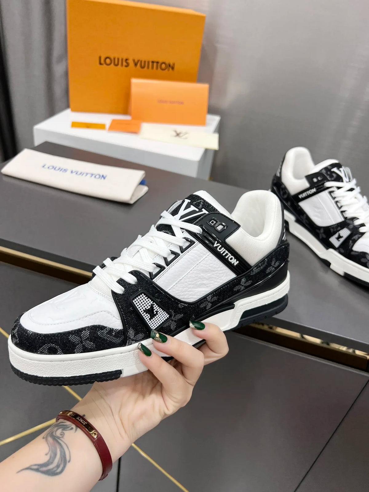 Leather Low Trainers Black Y64143
